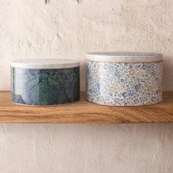 Laura Ashley Set 2 Blikken Daniela En Peacock Geel 5 Laura Ashley Set 2 Blikken Daniela En Peacock Geel -Woonmeubelwinkel 7eb35b226c2d491ba9d5299d1281d3c9